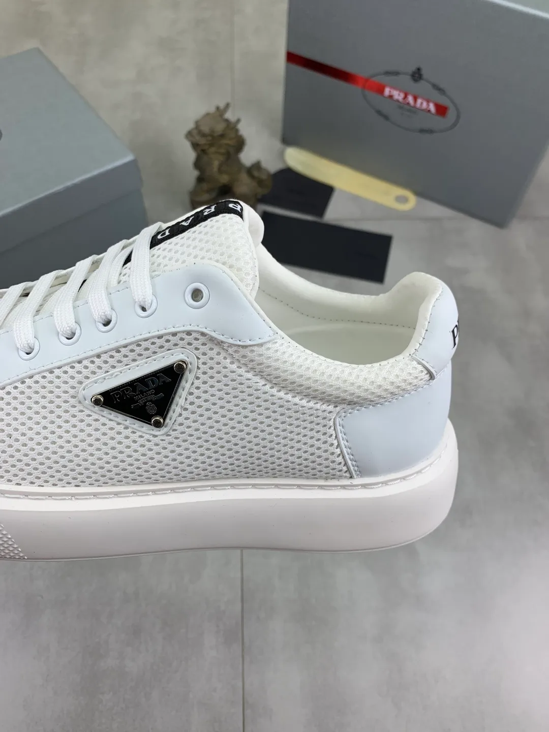 Men's shoes 💰P580💰 [New style] High version official website popular models are on the market, 🆘 Trendy brand (Prada) mainly promotes popular models, avant-garde and versatile fashion men's shoes private version mold opening, cowhide surface splicing 1:1.. Fashionable and simple, original imported cowhide lining cowhide feet; the atmosphere and personality are more fashionable, eye-catching and pursuing class. It will subvert the old idea and be a must-have for fashion trendsetters with you! Must keep it for yourself! Tall and comfortable, large and low, high-end quality workmanship. Size: 38-44 6️⃣colors available.